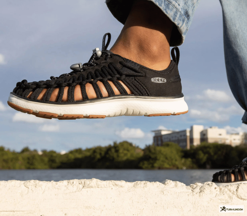 Keen Women's UNEEK O3 Sneaker Sandal