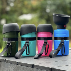 Vandflaske med foldbar drikkesk�l